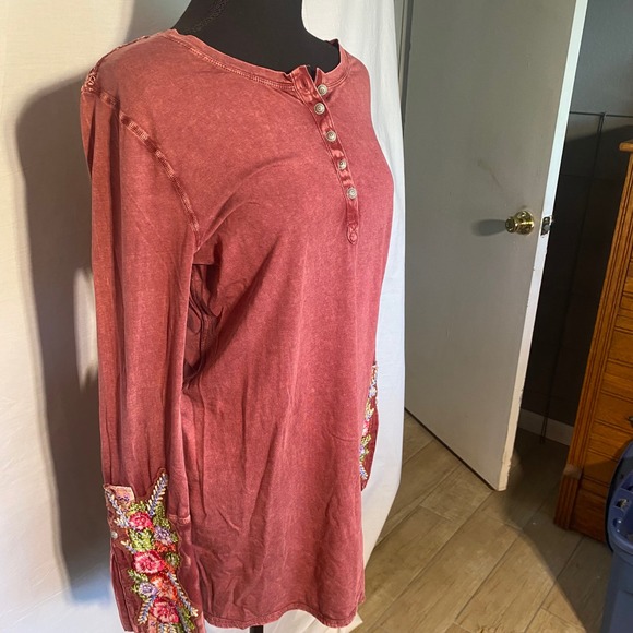 Aratta Silhouette Embellished Henley Tunic Top ‎ Burgundy Rayon Cotton Size S - Picture 2 of 6